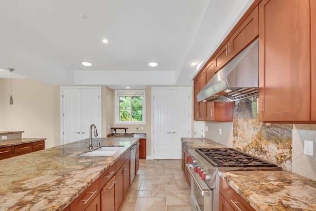 Building Photo - Ohai Estates 4 Bed 4.5 Bathroom Home Avail...