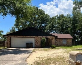 Building Photo - Pensacola - Pinehurst Subdivision - 3 bedr...
