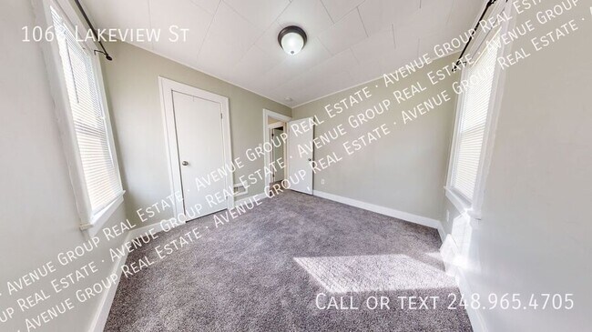 Building Photo - 1068 Lakeview St