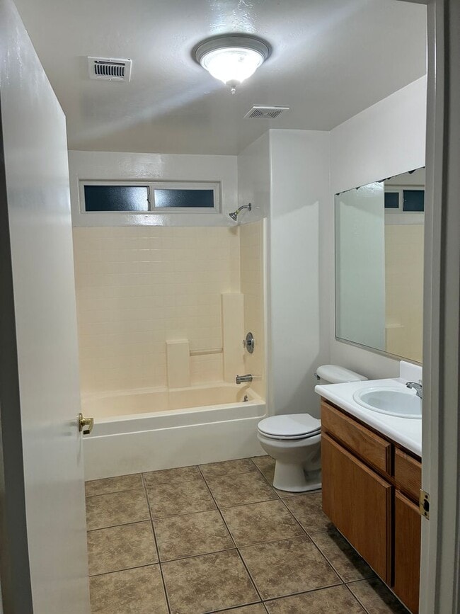 Building Photo - 5101 S H St