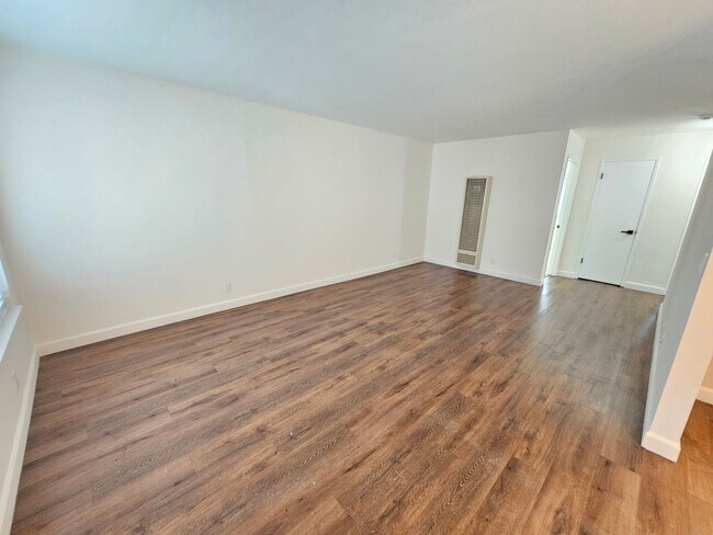 Building Photo - 1150 Francisco Ave