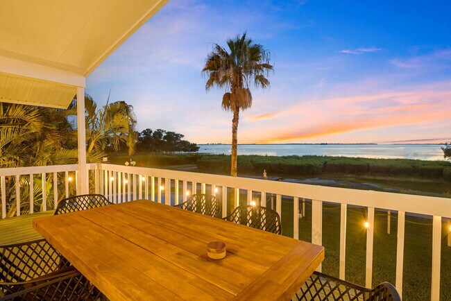 Building Photo - 555 S Gulf Dr