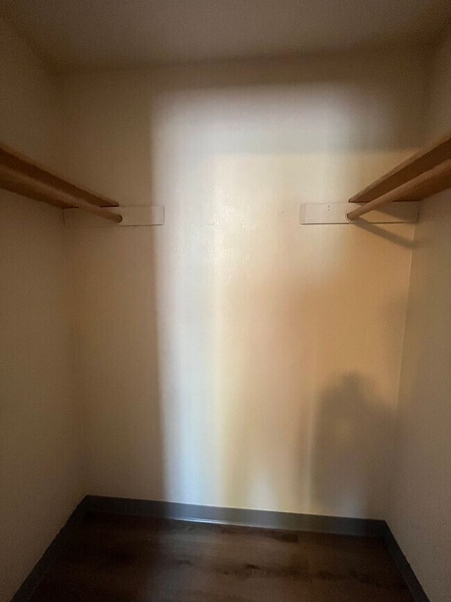Building Photo - 3-Bedroom 2-Bathroom Single family home in...