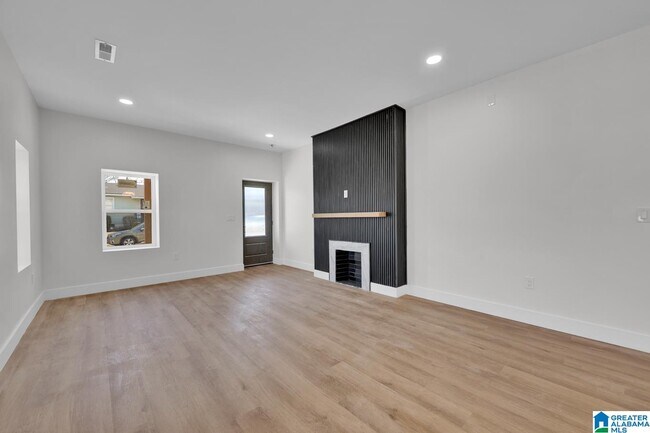 Building Photo - 1720 34th Pl N