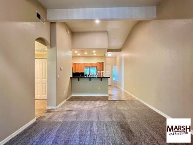 Building Photo - Very nice 2 bedroom condo in Chandler with...
