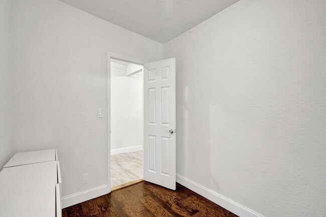 Building Photo - 651 SW 15th St