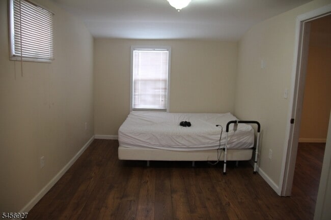Building Photo - 31 Ringwood Ln