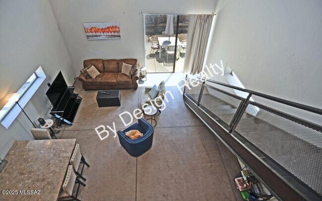 Building Photo - Modern Loft-Style Home in Barrio Metalico