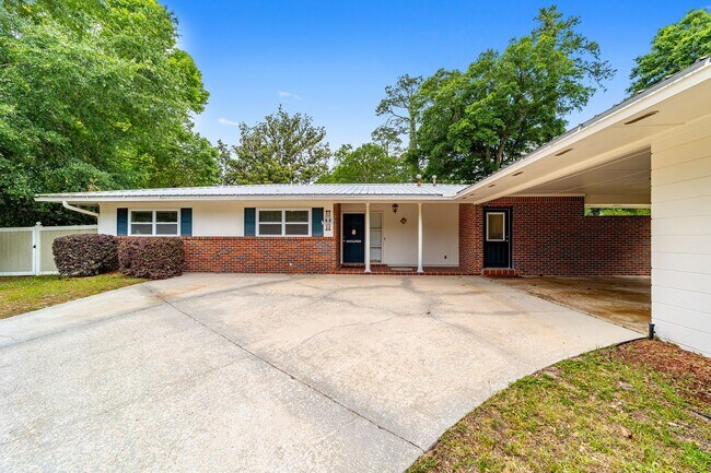 Primary Photo - Beautiful 3/2 in Forest Ridge