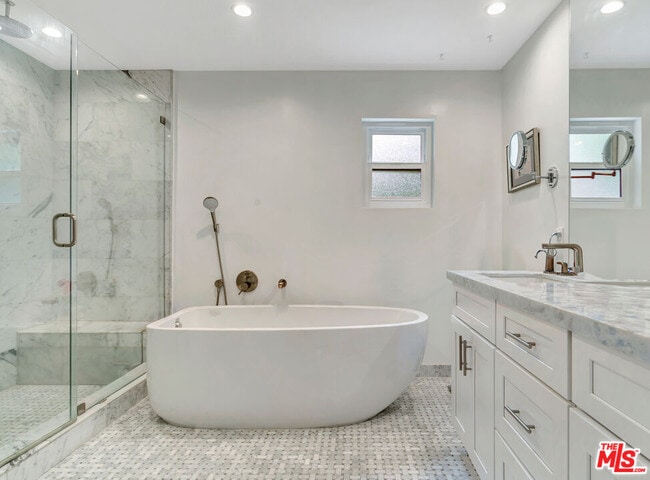 Building Photo - 3906 Alta Mesa Dr