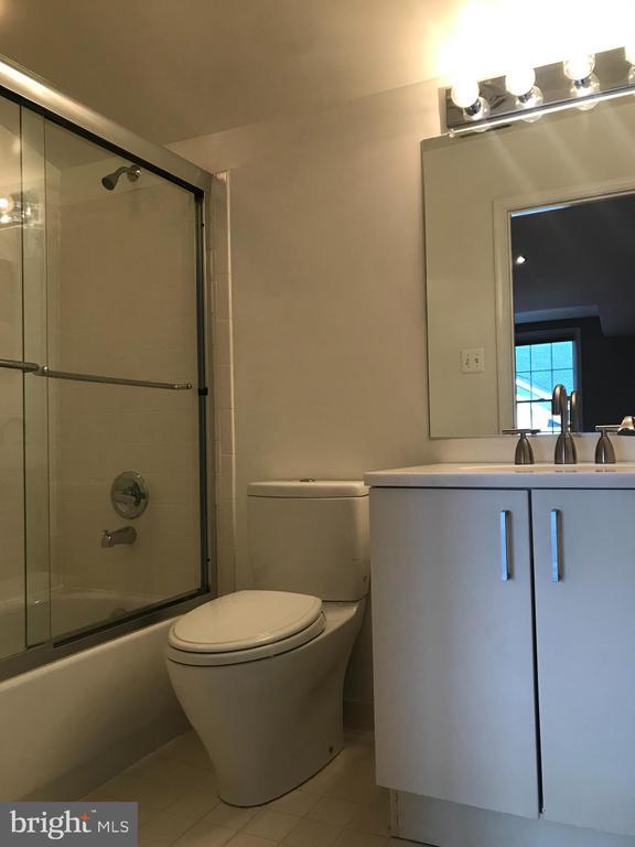 Building Photo - 1406 Ingleside Ave