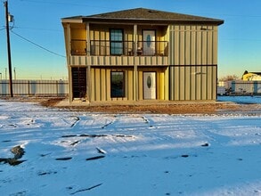 Building Photo - 16590 S Windmill Ave