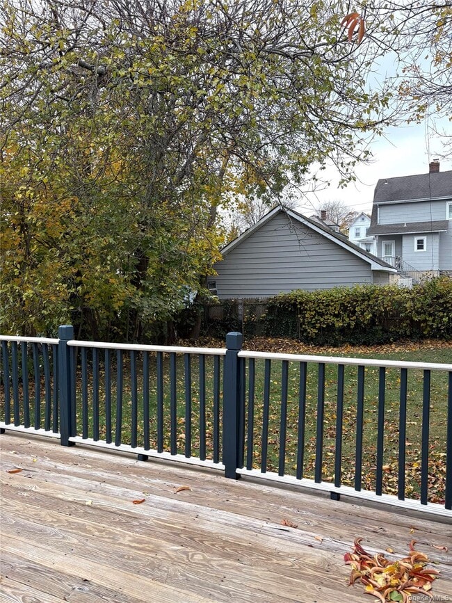 Building Photo - 558 Locust Ave