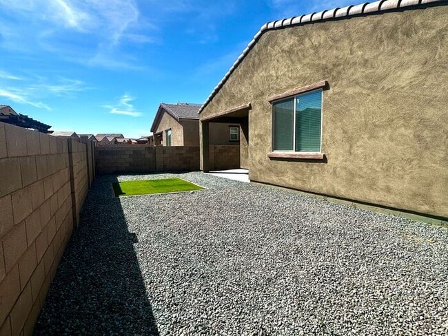 Building Photo - Stunning 4-bedroom, 2-bathroom home located in the vibrant community of Sahuarita, AZ