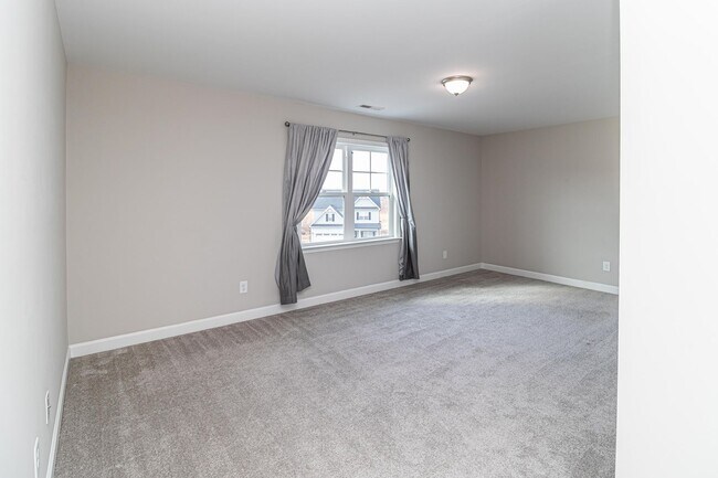 Building Photo - SPACIOUS 2-Story Home in Pikeville School ...