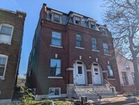 Building Photo - Beautiful renovated apartment with a ton o...