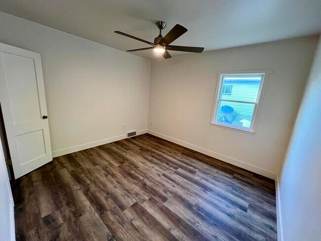 Building Photo - 144 S 100 W