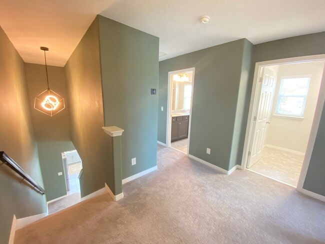 Building Photo - WINDERMERE TRAILS - 3BR/2.5BA PLUS DEN - WALK TO THE PARK