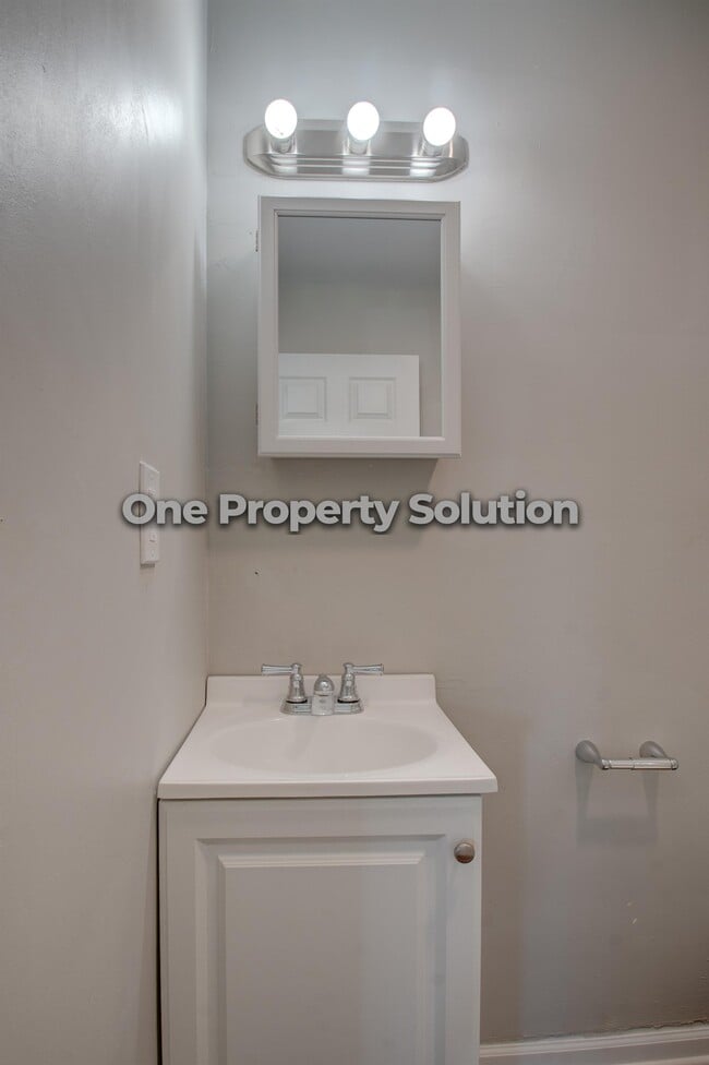 Building Photo - 5284 Broadway 2E Broadway