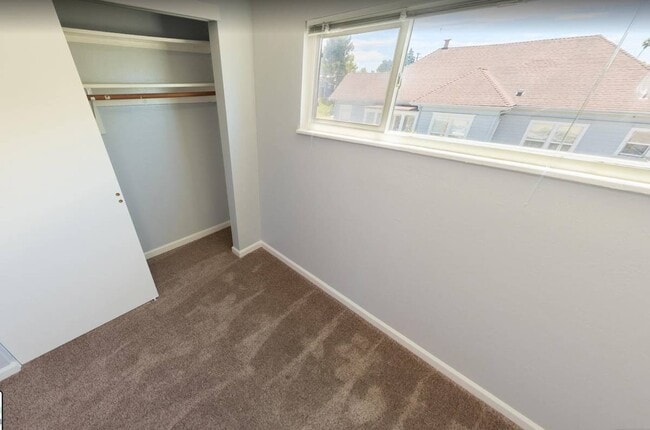 Building Photo - 1590 Oregon St