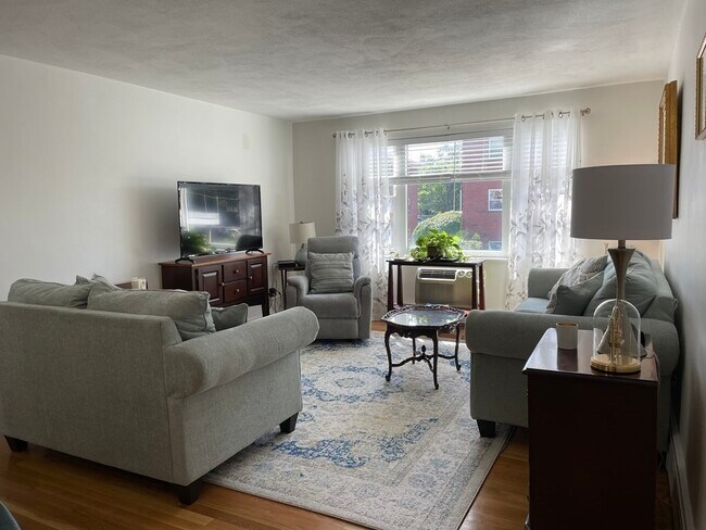 Building Photo - 32 Whitman Rd