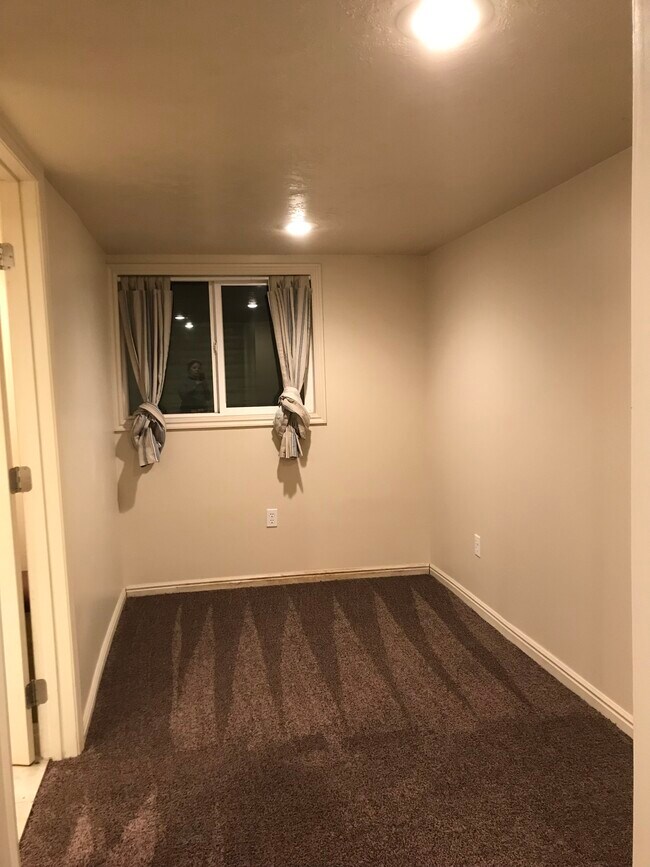 Building Photo - 174 E Pioneer Ave