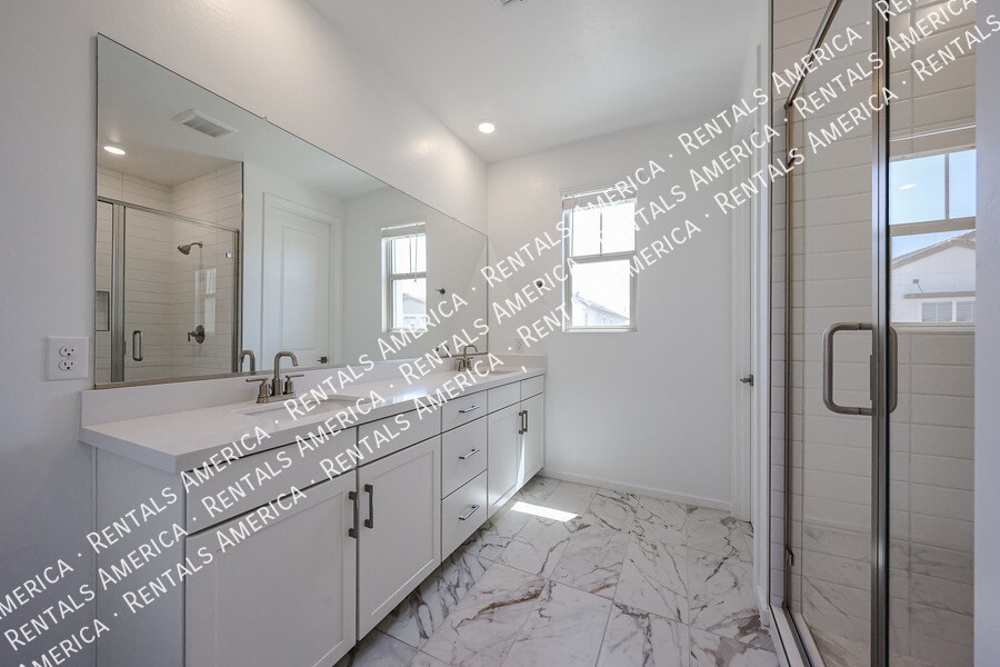 Building Photo - 2484 W Rowel Rd