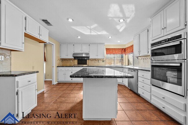 Building Photo - 28801 Shadow Valley Ln