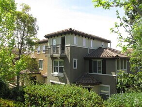 Building Photo - Beautiful Three Story Townhome In San Elij...