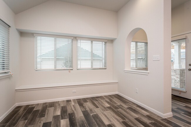 Building Photo - Modern 3 bed 2 bath home!
