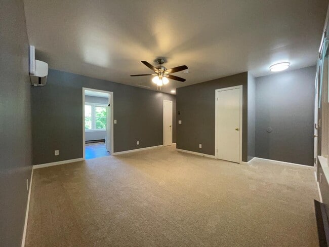 Building Photo - 908 S Josephine Boyd St