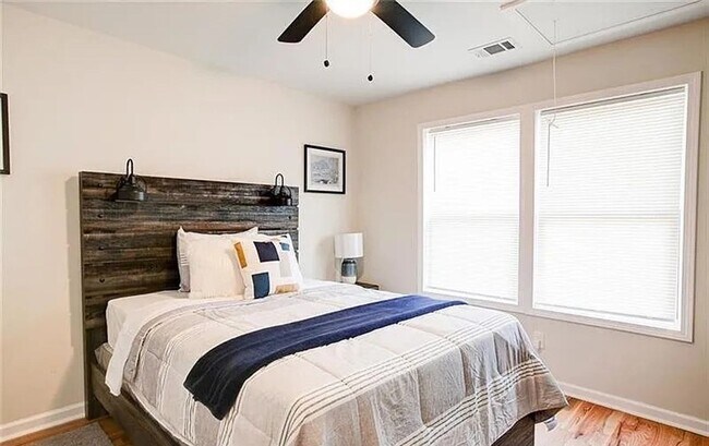 Building Photo - Elegant 3 BD 2.5 BA Home Offering Luxury Living in the Heart of Atlanta