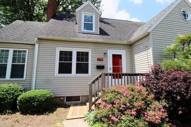 Building Photo - 103 Dinkel Ave