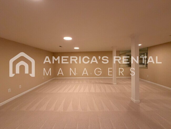 Building Photo - JUST LISTED - Spacious Five Bedroom Residence in Meadowbrook!