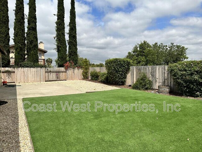 Building Photo - 6570 Oakridge Rd