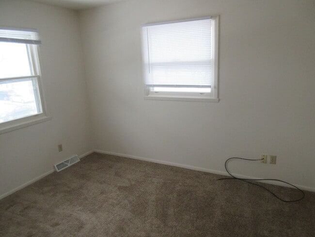 Building Photo - 432