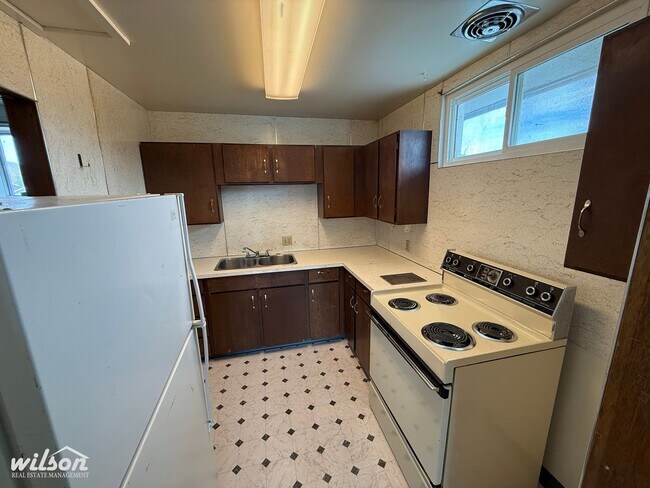 Building Photo - 216 S 49th St