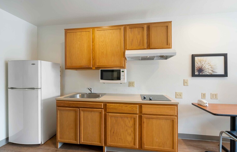 Building Photo - Furnished Studio-Lakeland