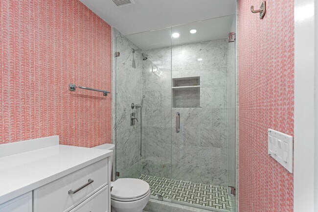 Building Photo - 250 Bradley Pl