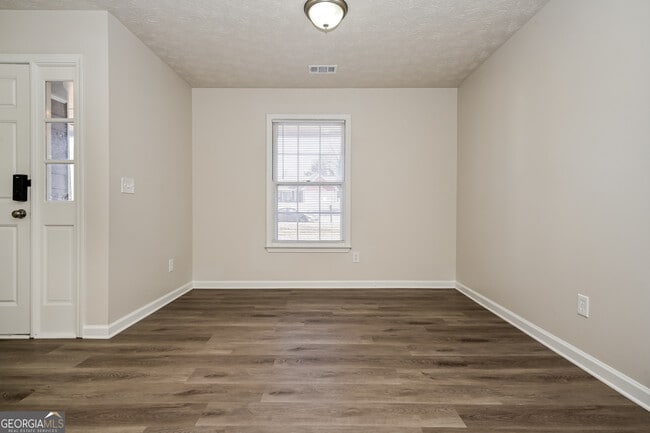 Building Photo - 25 Willow Tree Terrace