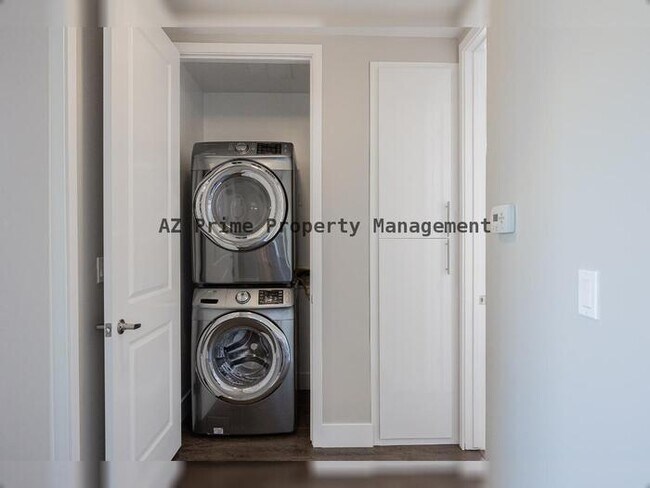 Building Photo - 7300 E Earll Dr