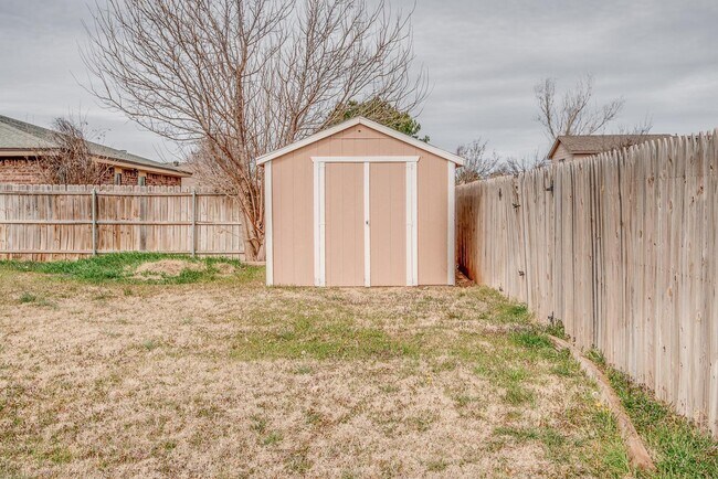 Building Photo - 3 bed 2 bath 2 car garage