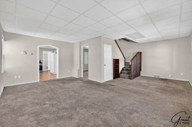 Building Photo - $1450 4 Bedrooms