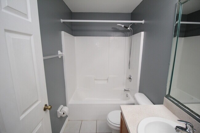 Building Photo - 709 Rostock Cir NW
