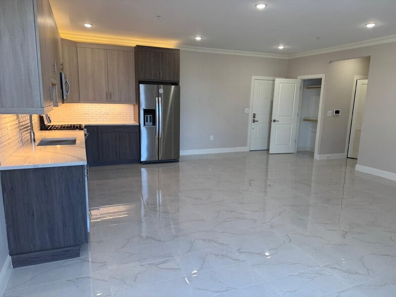 Building Photo - 580 North Ave