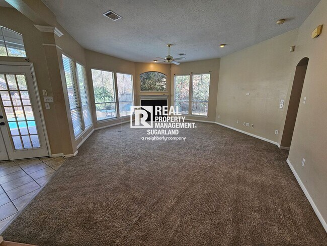 Building Photo - New Territory Oasis: Private Pool & Great Location