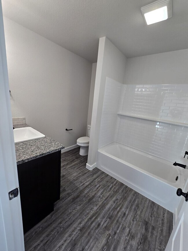 Building Photo - 528 Boxelder Dr