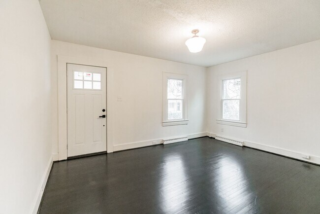 Building Photo - BRAND NEW RENOVATED HOME!