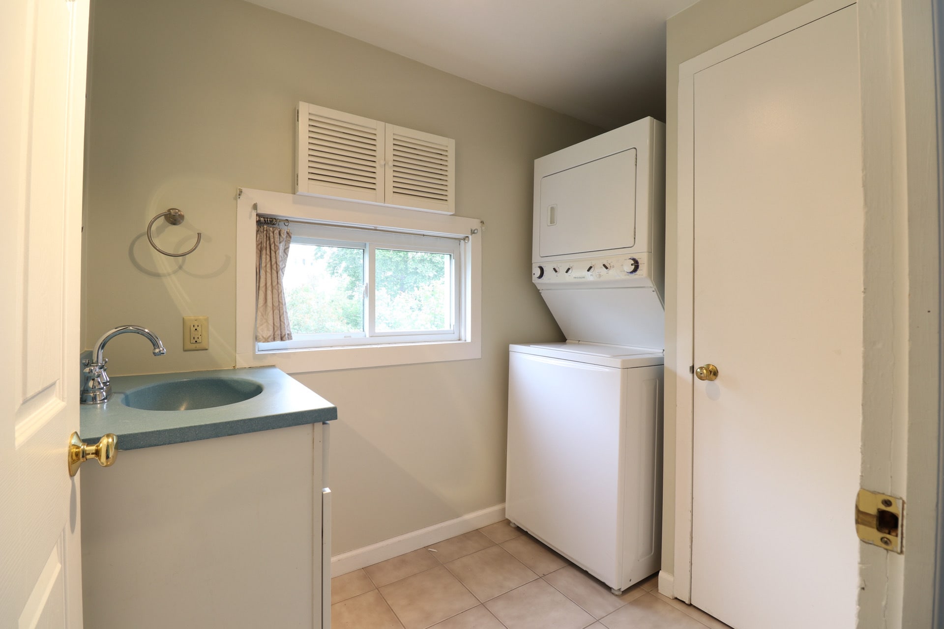 Half Bath with toilet, washer & drier - 128 Crestmont Rd