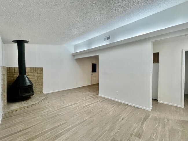 Building Photo - 1114/1116 Hazelton